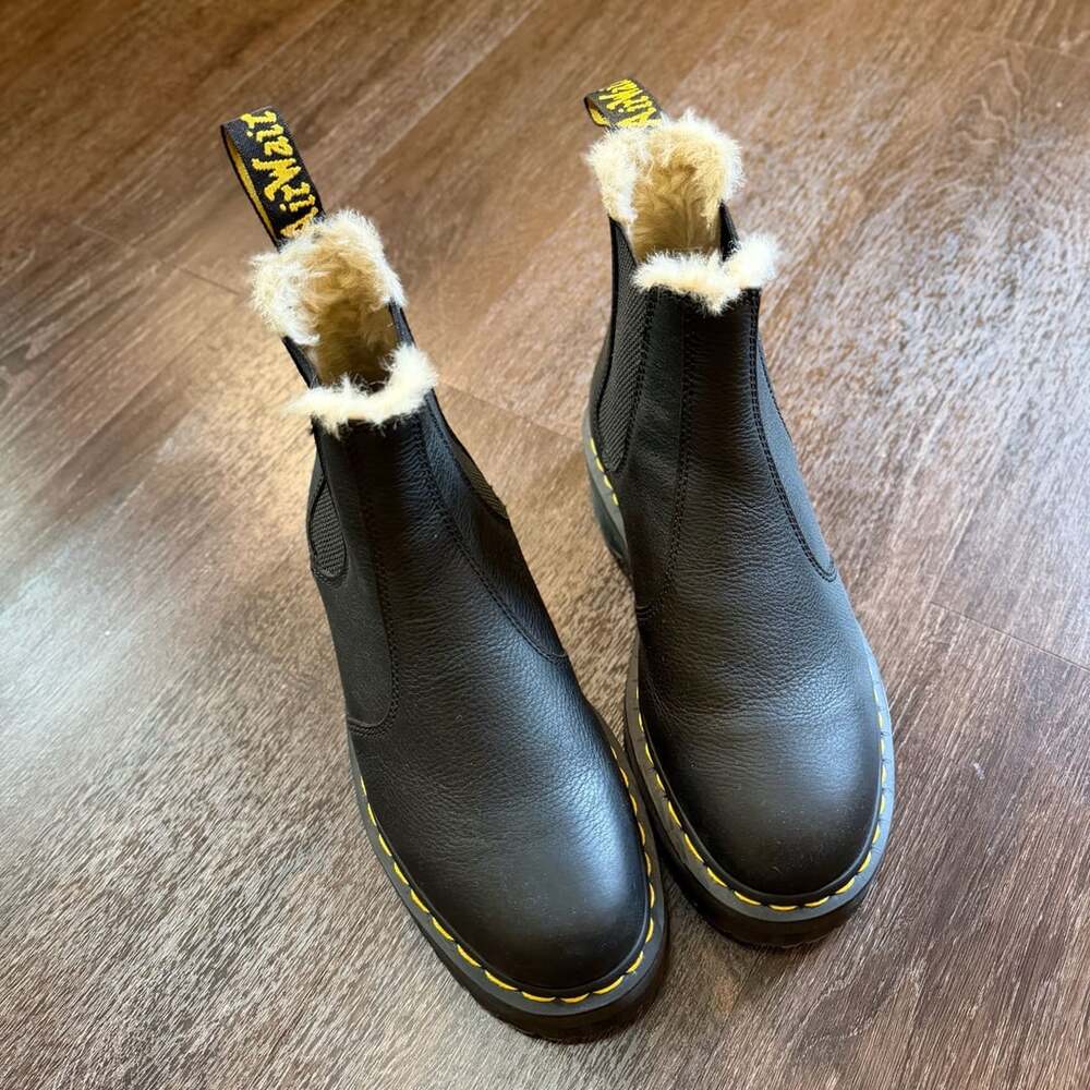 Dr. Martens 2976 Quad Faux Fur Lined Chelsea Boots Size 8/9 Black Leather